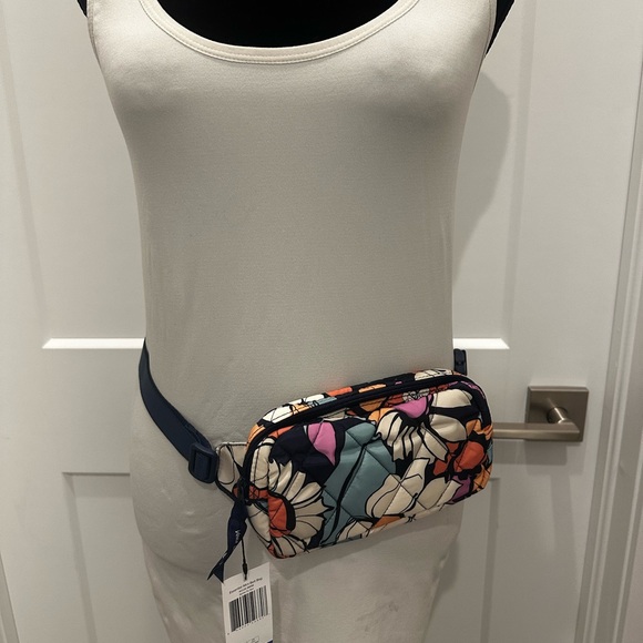 Vera Bradley Ultralight Essential Mini Belt Bag NWT - Picture 1 of 6